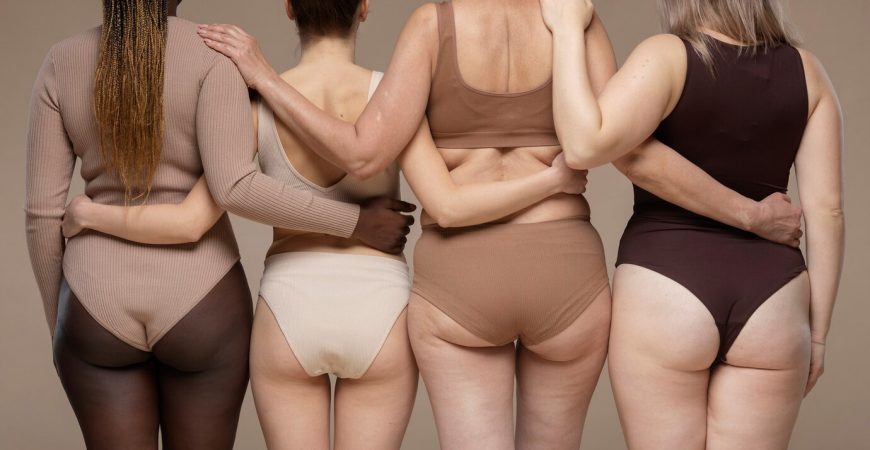 differentes-femmes-debout-ensemble_23-2149237829